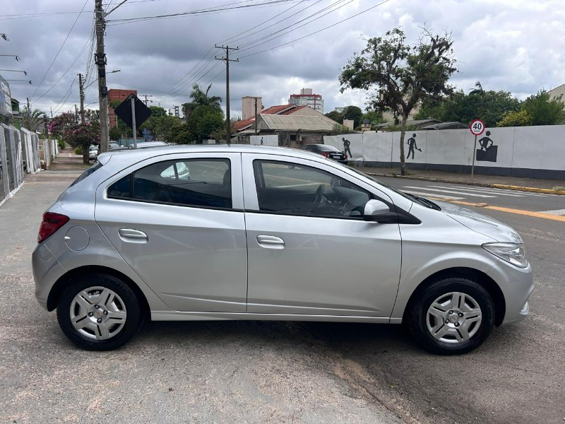 CHEVROLET ONIX HATCH LT 1.0 8V FLEXPOWER 5P MEC. 2015/2015 LS MULTIMARCAS VENÂNCIO AIRES / Carros no Vale