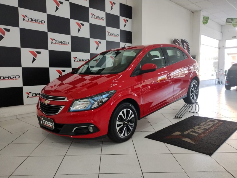 CHEVROLET ONIX 1.4 LTZ 2015/2015 TIAGO AUTOMÓVEIS VENÂNCIO AIRES / Carros no Vale