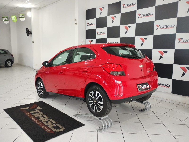 CHEVROLET ONIX 1.4 LTZ 2015/2015 TIAGO AUTOMÓVEIS VENÂNCIO AIRES / Carros no Vale