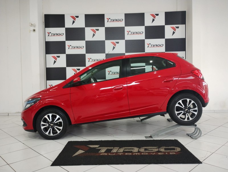 CHEVROLET ONIX 1.4 LTZ 2015/2015 TIAGO AUTOMÓVEIS VENÂNCIO AIRES / Carros no Vale