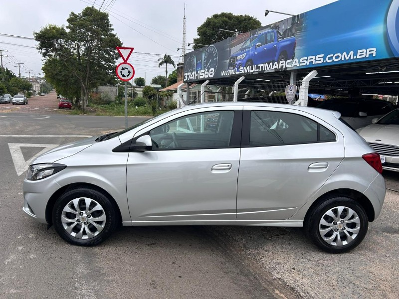 CHEVROLET ONIX HATCH LT 1.4 8V FLEXPOWER 5P MEC. 2018/2018 LS MULTIMARCAS VENÂNCIO AIRES / Carros no Vale