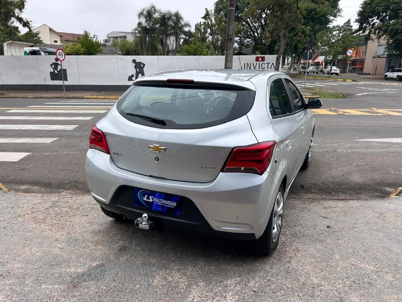 CHEVROLET ONIX HATCH LT 1.4 8V FLEXPOWER 5P MEC. 2018/2018 LS MULTIMARCAS VENÂNCIO AIRES / Carros no Vale
