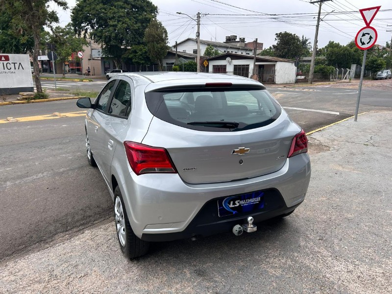 CHEVROLET ONIX HATCH LT 1.4 8V FLEXPOWER 5P MEC. 2018/2018 LS MULTIMARCAS VENÂNCIO AIRES / Carros no Vale