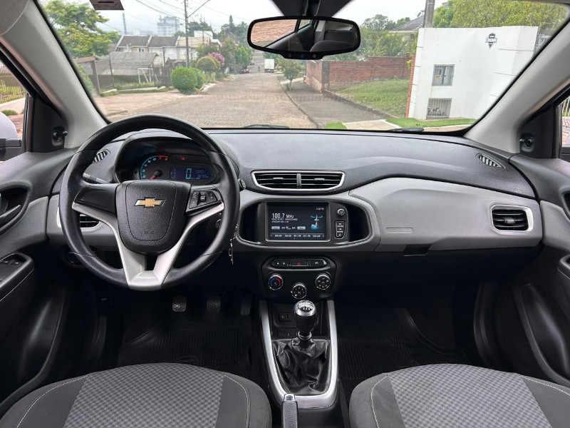 CHEVROLET ONIX HATCH LT 1.4 8V FLEXPOWER 5P MEC. 2018/2018 LS MULTIMARCAS VENÂNCIO AIRES / Carros no Vale
