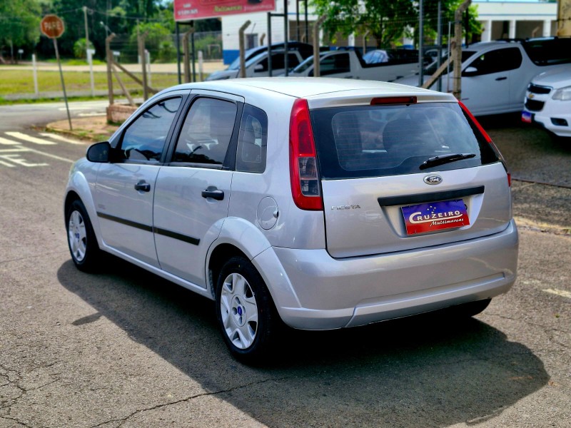 FORD FIESTA 1.0 8V 2011/2012 CRUZEIRO MULTIMARCAS CRUZEIRO DO SUL / Carros no Vale