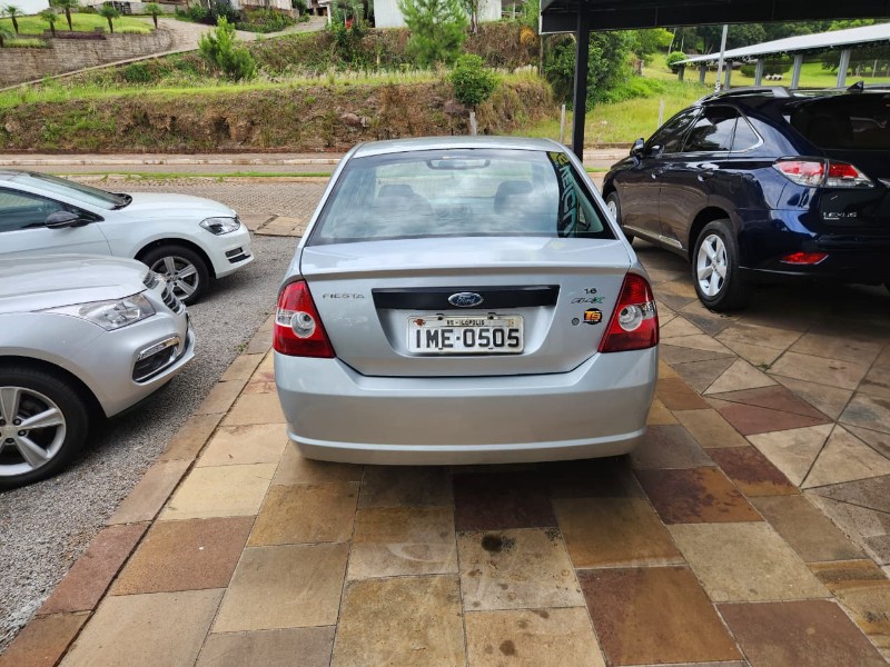 FORD FIESTA SEDAN 1.6 2004/2005 TS VEÍCULOS ANTA GORDA / Carros no Vale