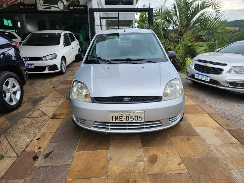 FORD FIESTA SEDAN 1.6 2004/2005 TS VEÍCULOS ANTA GORDA / Carros no Vale