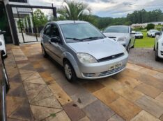 FORD FIESTA SEDAN 1.6 2004/2005 TS VEÍCULOS ANTA GORDA / Carros no Vale