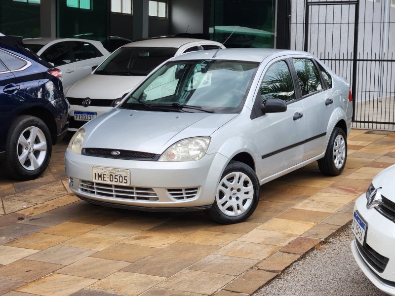 FORD FIESTA SEDAN 1.6 2004/2005 TS VEÍCULOS ANTA GORDA / Carros no Vale
