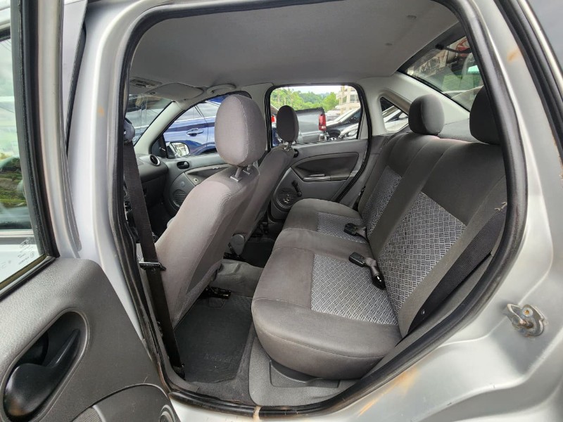 FORD FIESTA SEDAN 1.6 2004/2005 TS VEÍCULOS ANTA GORDA / Carros no Vale