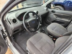 FORD FIESTA SEDAN 1.6 2004/2005 TS VEÍCULOS ANTA GORDA / Carros no Vale