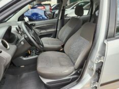 FORD FIESTA SEDAN 1.6 2004/2005 TS VEÍCULOS ANTA GORDA / Carros no Vale