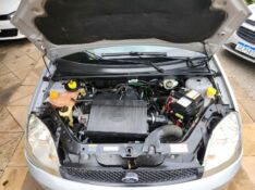 FORD FIESTA SEDAN 1.6 2004/2005 TS VEÍCULOS ANTA GORDA / Carros no Vale