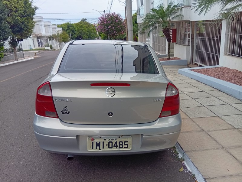 CHEVROLET CORSA SEDAN 1.0 MPFI 8V 2004/2005 ALTERNATIVA VEÍCULOS LAJEADO / Carros no Vale