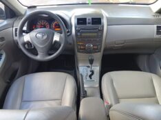 TOYOTA COROLLA 1.8 GLI 16V FLEX 4P AUTOMÁTICO 2010/2010 ALTERNATIVA VEÍCULOS LAJEADO / Carros no Vale