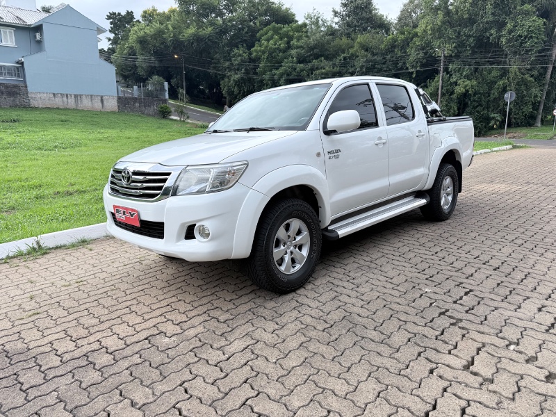TOYOTA HILUX 2.7 SR 4X2 CD 16V FLEX 4P AUTOMÁTICO 2013/2013 ELY AUTOMÓVEIS LAJEADO / Carros no Vale