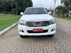 TOYOTA HILUX 2.7 SR 4X2 CD 16V FLEX 4P AUTOMÁTICO 2013/2013 ELY AUTOMÓVEIS LAJEADO / Carros no Vale