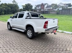 TOYOTA HILUX 2.7 SR 4X2 CD 16V FLEX 4P AUTOMÁTICO 2013/2013 ELY AUTOMÓVEIS LAJEADO / Carros no Vale