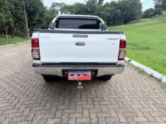 TOYOTA HILUX 2.7 SR 4X2 CD 16V FLEX 4P AUTOMÁTICO 2013/2013 ELY AUTOMÓVEIS LAJEADO / Carros no Vale