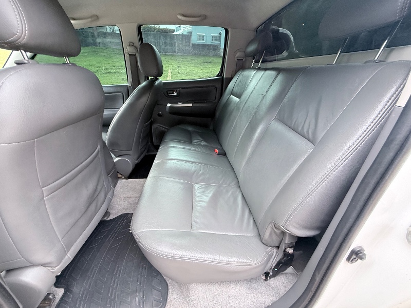 TOYOTA HILUX 2.7 SR 4X2 CD 16V FLEX 4P AUTOMÁTICO 2013/2013 ELY AUTOMÓVEIS LAJEADO / Carros no Vale