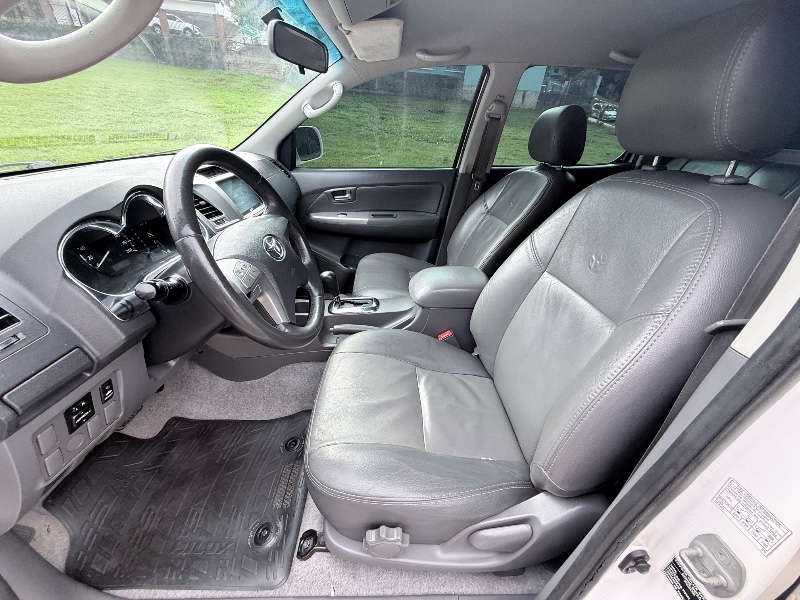 TOYOTA HILUX 2.7 SR 4X2 CD 16V FLEX 4P AUTOMÁTICO 2013/2013 ELY AUTOMÓVEIS LAJEADO / Carros no Vale