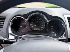 TOYOTA HILUX 2.7 SR 4X2 CD 16V FLEX 4P AUTOMÁTICO 2013/2013 ELY AUTOMÓVEIS LAJEADO / Carros no Vale