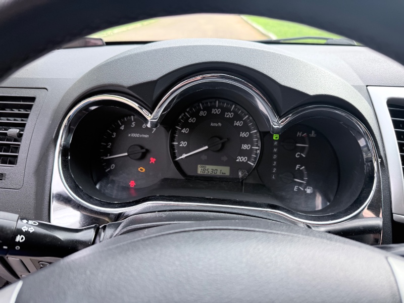 TOYOTA HILUX 2.7 SR 4X2 CD 16V FLEX 4P AUTOMÁTICO 2013/2013 ELY AUTOMÓVEIS LAJEADO / Carros no Vale