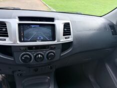 TOYOTA HILUX 2.7 SR 4X2 CD 16V FLEX 4P AUTOMÁTICO 2013/2013 ELY AUTOMÓVEIS LAJEADO / Carros no Vale