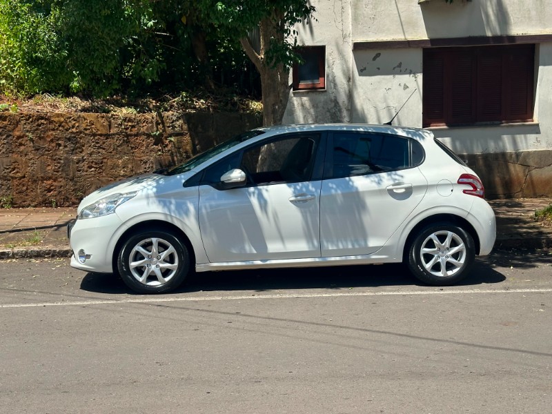 PEUGEOT 208 1.6 ACTIVE PACK 16V FLEX 4P AUTOMÁTICO 2014/2015 SÉTIMA VEÍCULOS GUAPORÉ / Carros no Vale