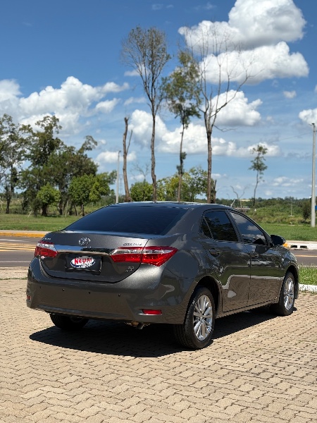 TOYOTA COROLLA 2.0 XEI 16V FLEX 4P AUTOMÁTICO 2014/2015 NEURI VEÍCULOS LAJEADO / Carros no Vale