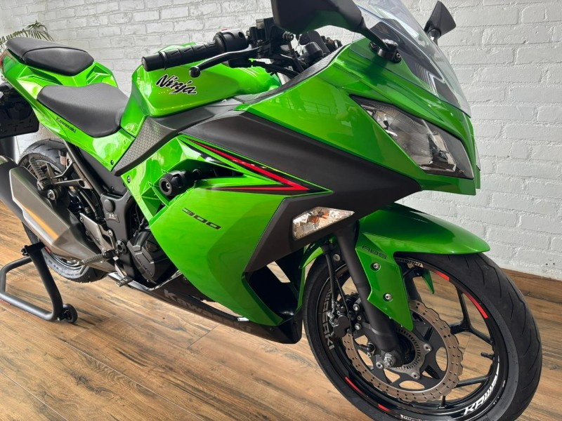 KAWASAKI NINJA 300 /2024 RT 811 VEÍCULOS ARROIO DO MEIO / Carros no Vale