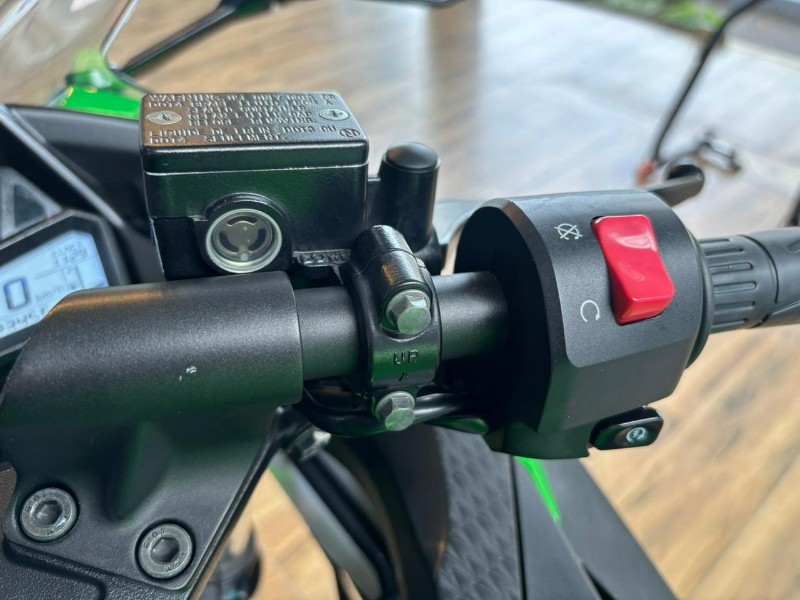 KAWASAKI NINJA 300 /2024 RT 811 VEÍCULOS ARROIO DO MEIO / Carros no Vale