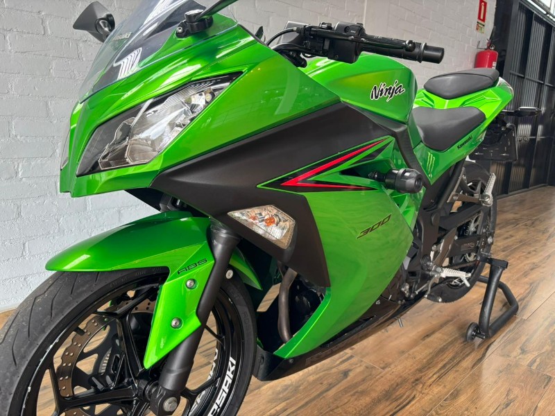 KAWASAKI NINJA 300 /2024 RT 811 VEÍCULOS ARROIO DO MEIO / Carros no Vale