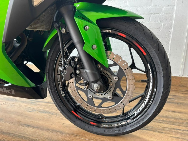 KAWASAKI NINJA 300 /2024 RT 811 VEÍCULOS ARROIO DO MEIO / Carros no Vale