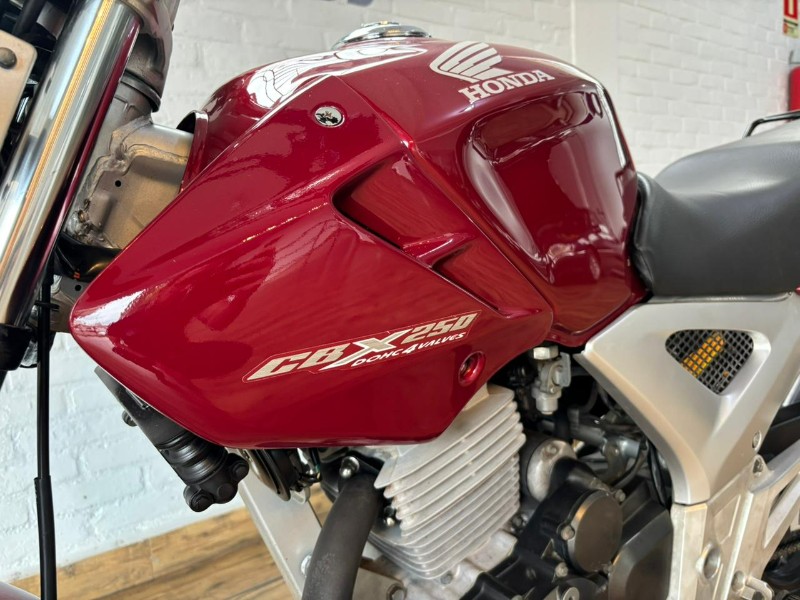 HONDA MOTOS CB 250 TWISTER /2006 RT 811 VEÍCULOS ARROIO DO MEIO / Carros no Vale