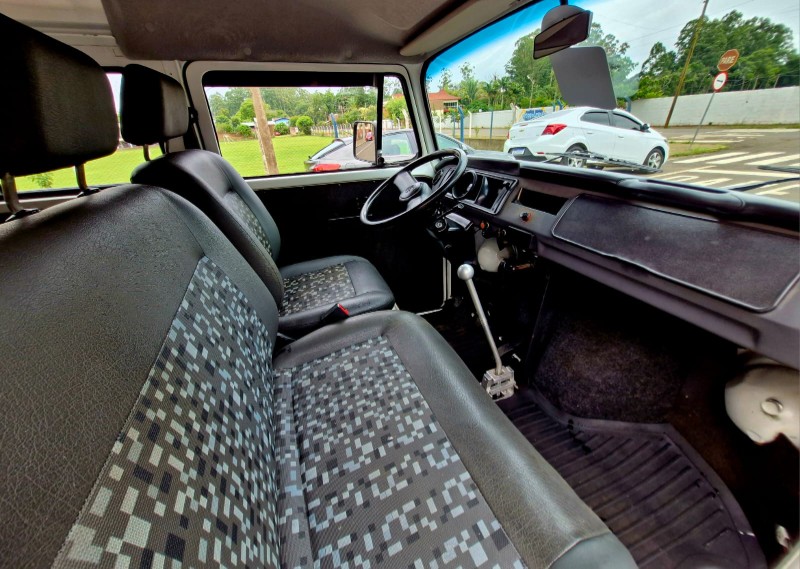 VOLKSWAGEN KOMBI 1.4 9LUGARES IMPÉCAVEL 2011/2012 CRUZEIRO MULTIMARCAS CRUZEIRO DO SUL / Carros no Vale