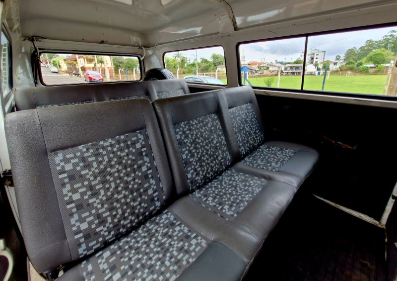 VOLKSWAGEN KOMBI 1.4 9LUGARES IMPÉCAVEL 2011/2012 CRUZEIRO MULTIMARCAS CRUZEIRO DO SUL / Carros no Vale