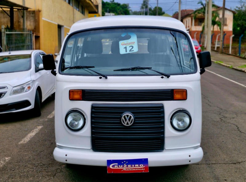 VOLKSWAGEN KOMBI 1.4 9LUGARES IMPÉCAVEL 2011/2012 CRUZEIRO MULTIMARCAS CRUZEIRO DO SUL / Carros no Vale