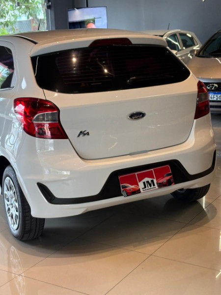 FORD KA 1.0 SE PLUS 2018/2019 JM AUTOMÓVEIS VENÂNCIO AIRES / Carros no Vale
