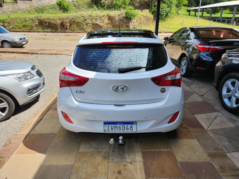 HYUNDAI I30 1.8 2014/2015 TS VEÍCULOS ANTA GORDA / Carros no Vale HYUNDAI I30 1.8 2014/2015 TS VEÍCULOS ANTA GORDA / Carros no Vale