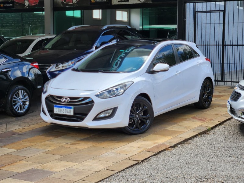 HYUNDAI I30 1.8 2014/2015 TS VEÍCULOS ANTA GORDA / Carros no Vale HYUNDAI I30 1.8 2014/2015 TS VEÍCULOS ANTA GORDA / Carros no Vale
