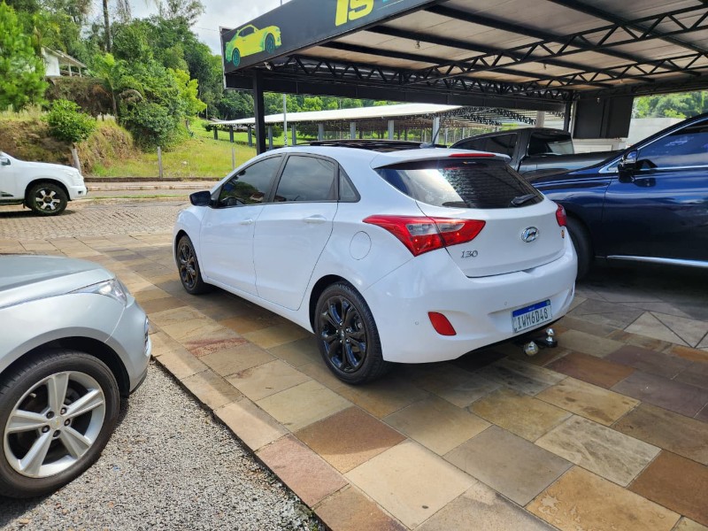 HYUNDAI I30 1.8 2014/2015 TS VEÍCULOS ANTA GORDA / Carros no Vale HYUNDAI I30 1.8 2014/2015 TS VEÍCULOS ANTA GORDA / Carros no Vale