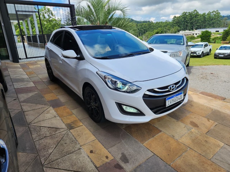 HYUNDAI I30 1.8 2014/2015 TS VEÍCULOS ANTA GORDA / Carros no Vale HYUNDAI I30 1.8 2014/2015 TS VEÍCULOS ANTA GORDA / Carros no Vale