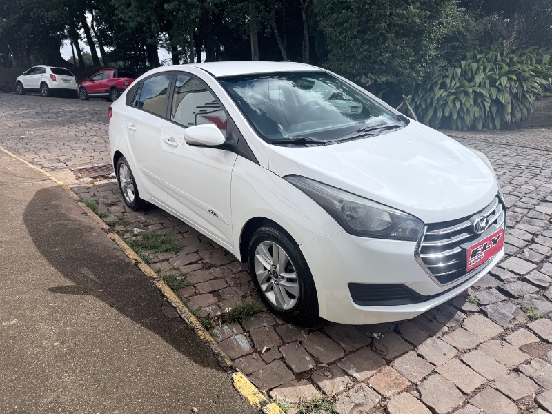 HYUNDAI HB20 SEDAN COMFORT 1.0 2017/2017 ELY AUTOMÓVEIS LAJEADO / Carros no Vale
