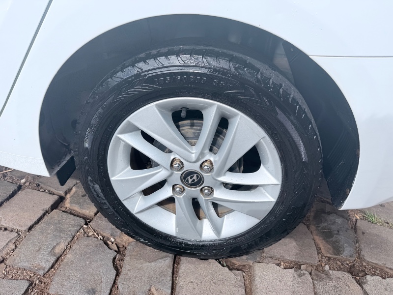 HYUNDAI HB20 SEDAN COMFORT 1.0 2017/2017 ELY AUTOMÓVEIS LAJEADO / Carros no Vale