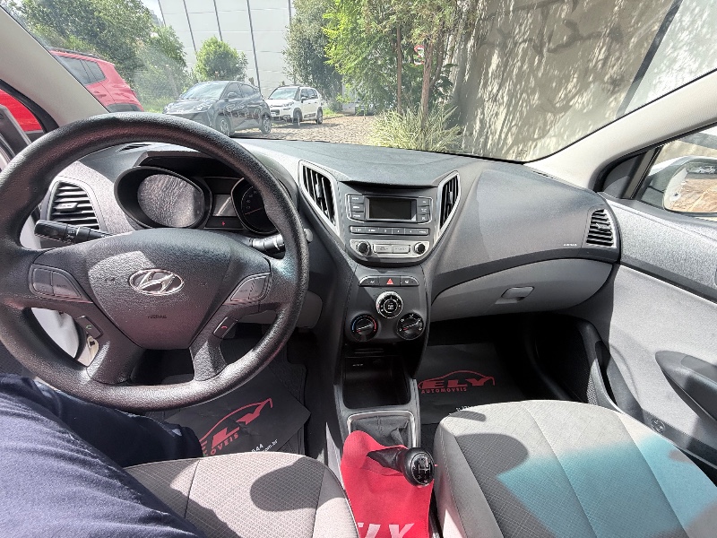 HYUNDAI HB20 SEDAN COMFORT 1.0 2017/2017 ELY AUTOMÓVEIS LAJEADO / Carros no Vale