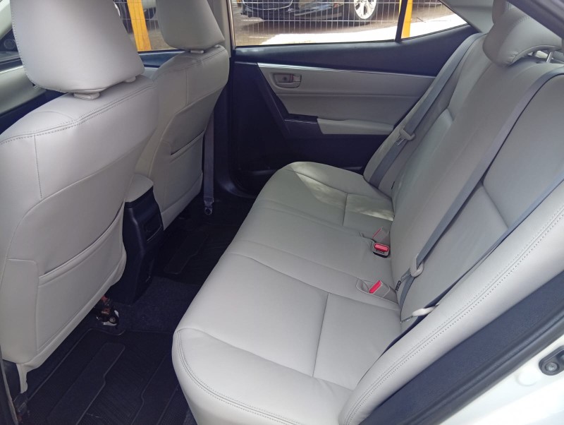 TOYOTA COROLLA 1.8 GLI 16V FLEX 4P AUTOMÁTICO 2016/2017 ALTERNATIVA VEÍCULOS LAJEADO / Carros no Vale