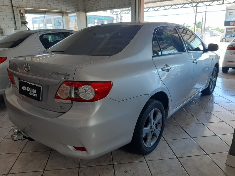TOYOTA COROLLA 2.0 XEI 2011/2012 RENAUTO VEÍCULOS LAJEADO / Carros no Vale TOYOTA COROLLA 2.0 XEI 2011/2012 RENAUTO VEÍCULOS LAJEADO / Carros no Vale