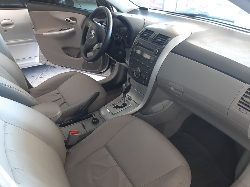 TOYOTA COROLLA 2.0 XEI 2011/2012 RENAUTO VEÍCULOS LAJEADO / Carros no Vale TOYOTA COROLLA 2.0 XEI 2011/2012 RENAUTO VEÍCULOS LAJEADO / Carros no Vale
