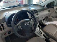 TOYOTA COROLLA 2.0 XEI 2011/2012 RENAUTO VEÍCULOS LAJEADO / Carros no Vale